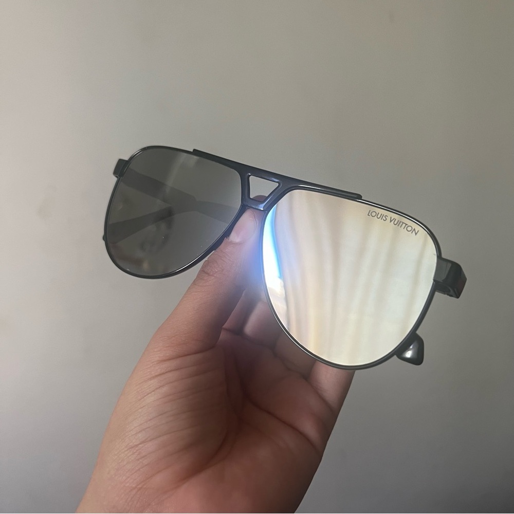 Louis Vuitton Aviator sunglasses - Picture 9 of 9